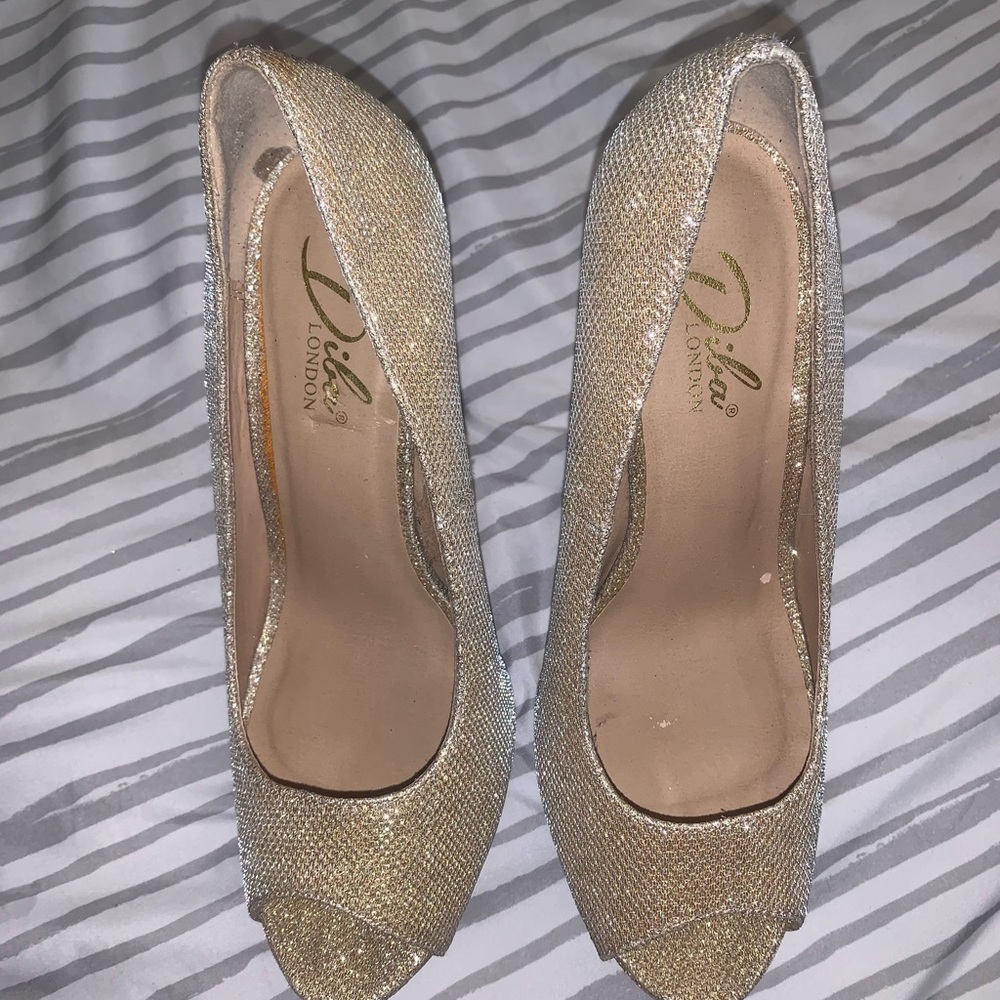 "Dila London" Gold open toe heel shoe